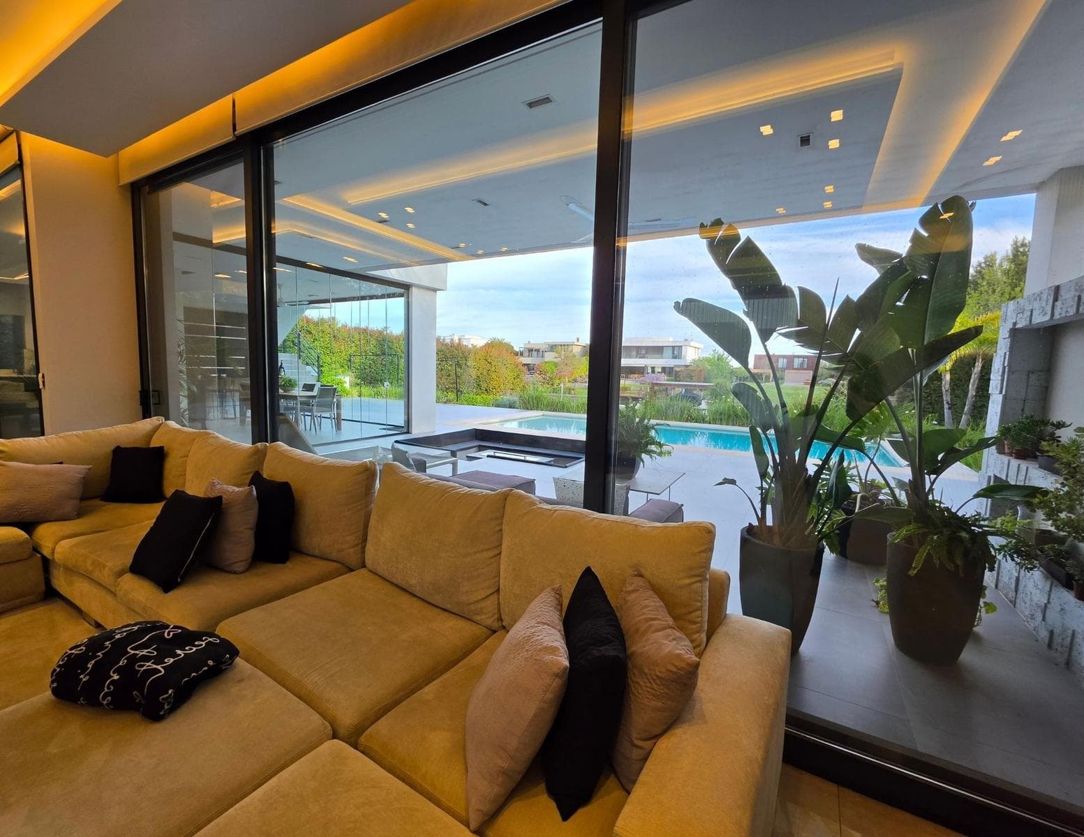House by the River for Rent in the Albanueva Nautical Neighborhood