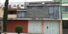 House for Sale with a Garden and 4 Parking Spaces on Viaducto Piedad in Iztacalco, 4 Bedrooms