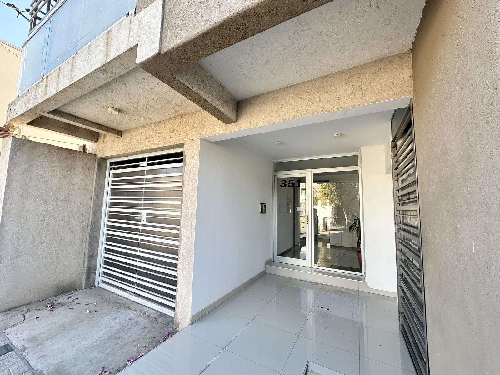 2-bedroom apartment for sale, all with en-suite bathrooms. Balcony/terrace. Downtown Zárate