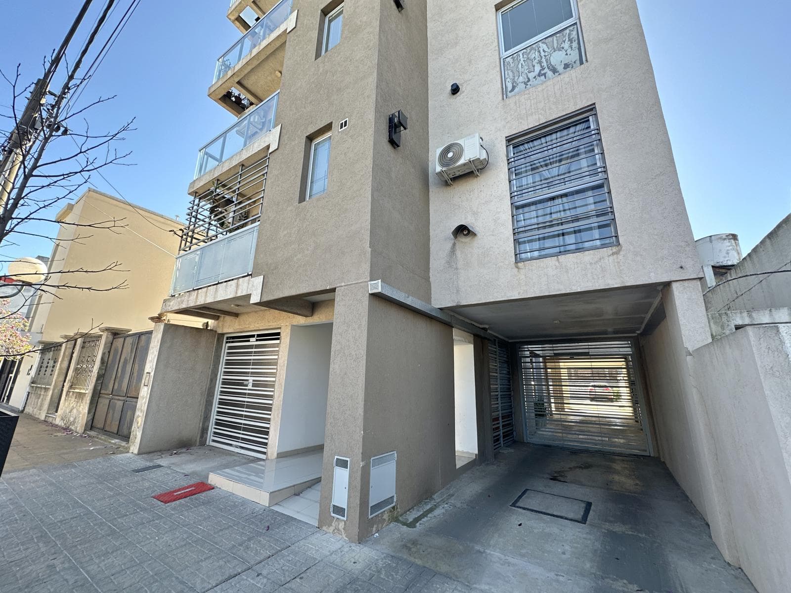 2-bedroom apartment for sale, all with en-suite bathrooms. Balcony/terrace. Downtown Zárate