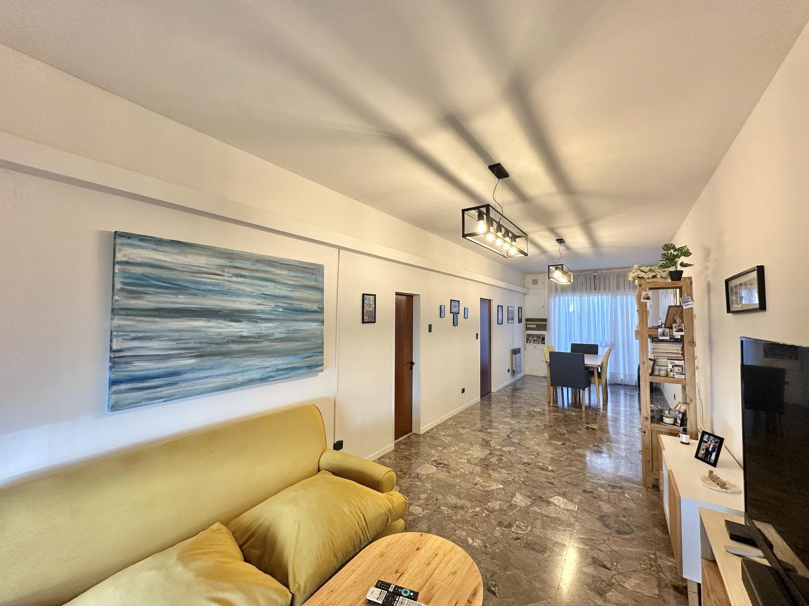 6-room house for sale. Terrace with barbecue and backyard. Garage. Right in the heart of Zárate