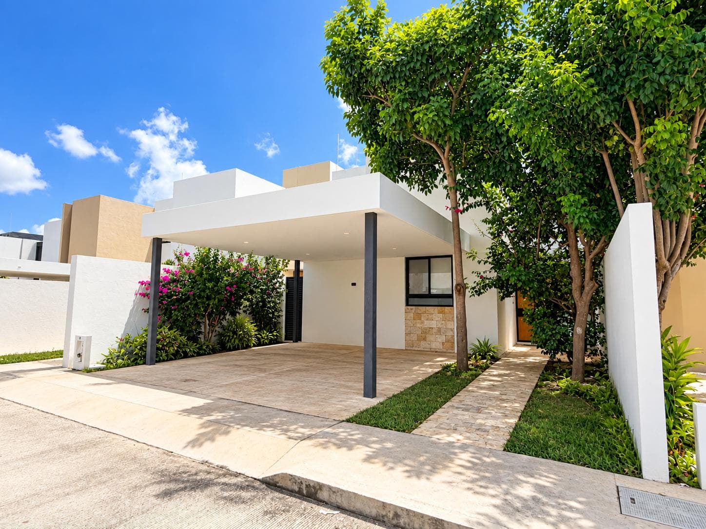 HOUSE FOR SALE IN MÉRIDA, CHOLUL, PRIVADA GARDENA, 4 BEDROOMS