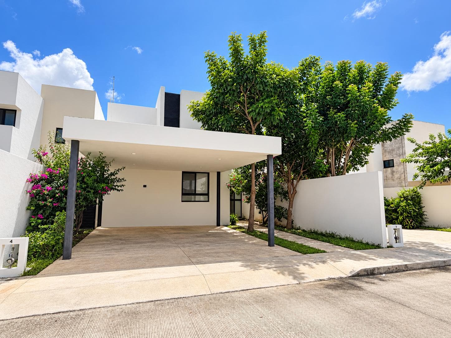 HOUSE FOR SALE IN MÉRIDA, CHOLUL, PRIVADA GARDENA, 4 BEDROOMS