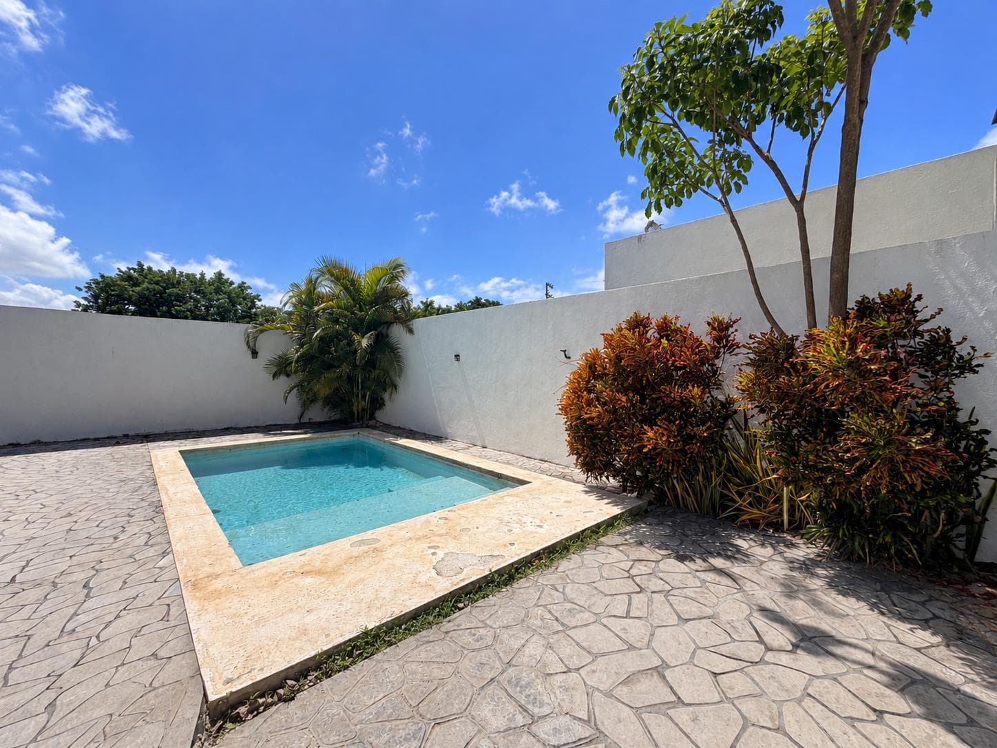 HOUSE FOR SALE IN MÉRIDA, CHOLUL, PRIVADA GARDENA, 4 BEDROOMS