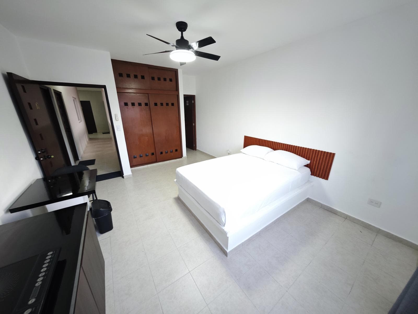 Cuarto 10/Estudio/Departamento, 1 Recámara, AMUEBLADO/EQUIPADO, Aire Acond, Calle 24, SM 96, Cancún
