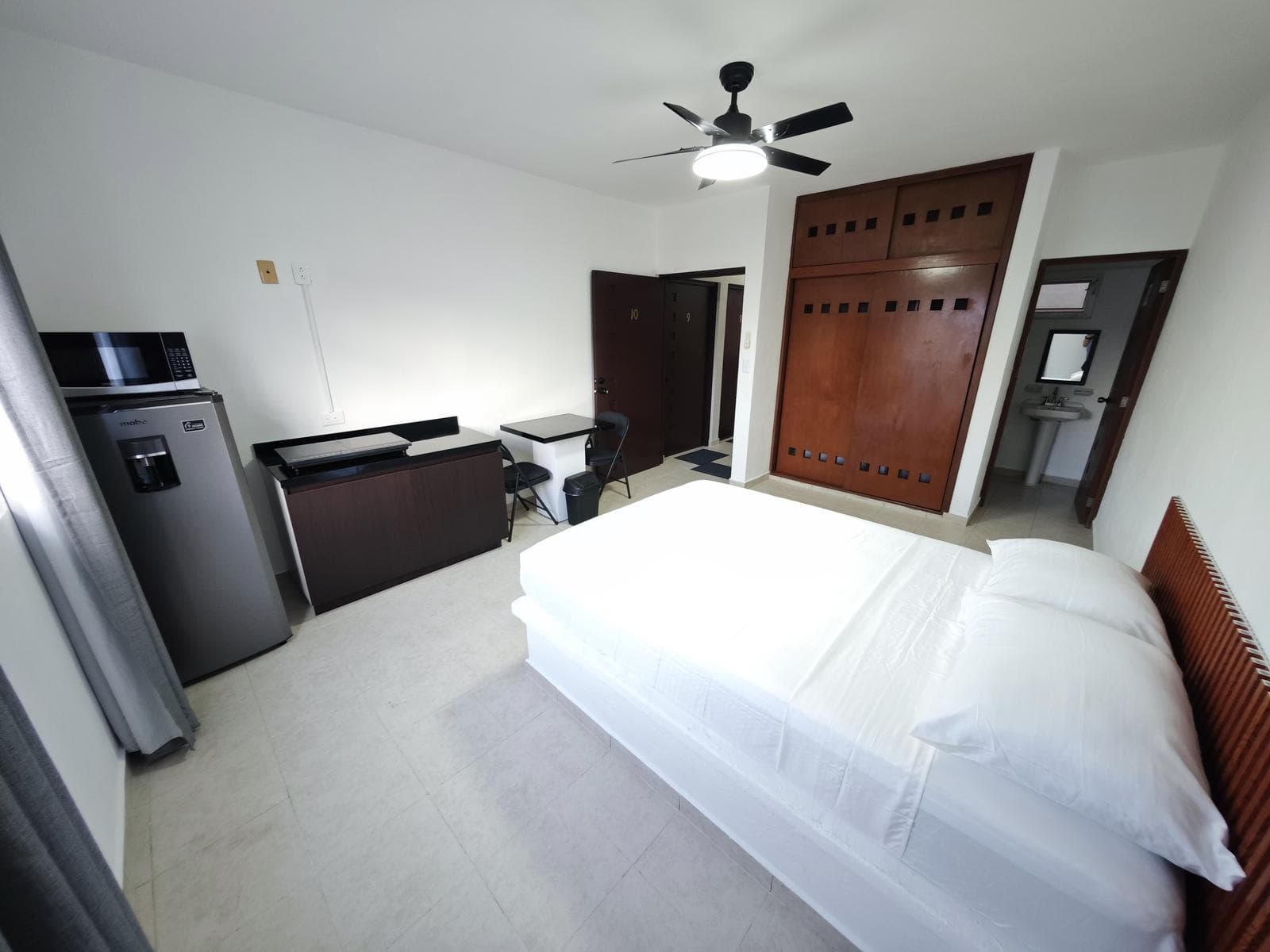 Cuarto 10/Estudio/Departamento, 1 Recámara, AMUEBLADO/EQUIPADO, Aire Acond, Calle 24, SM 96, Cancún