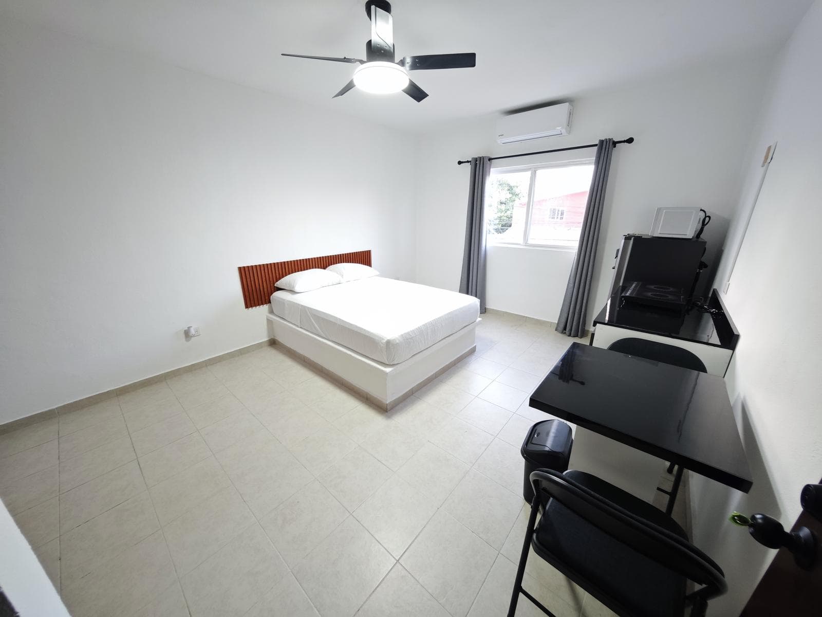 Cuarto 10/Estudio/Departamento, 1 Recámara, AMUEBLADO/EQUIPADO, Aire Acond, Calle 24, SM 96, Cancún