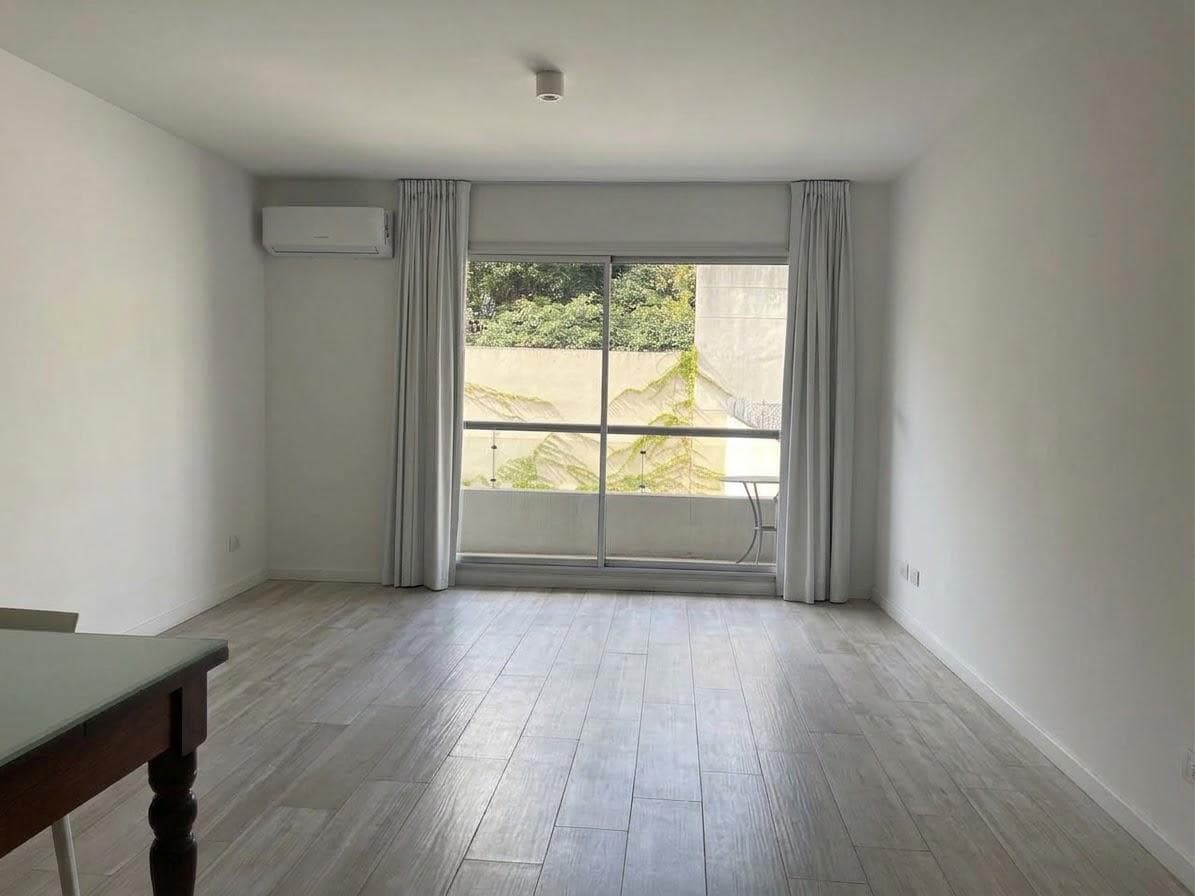 Impeccable Studio Apartment with a BALCONY - VERY BRIGHT