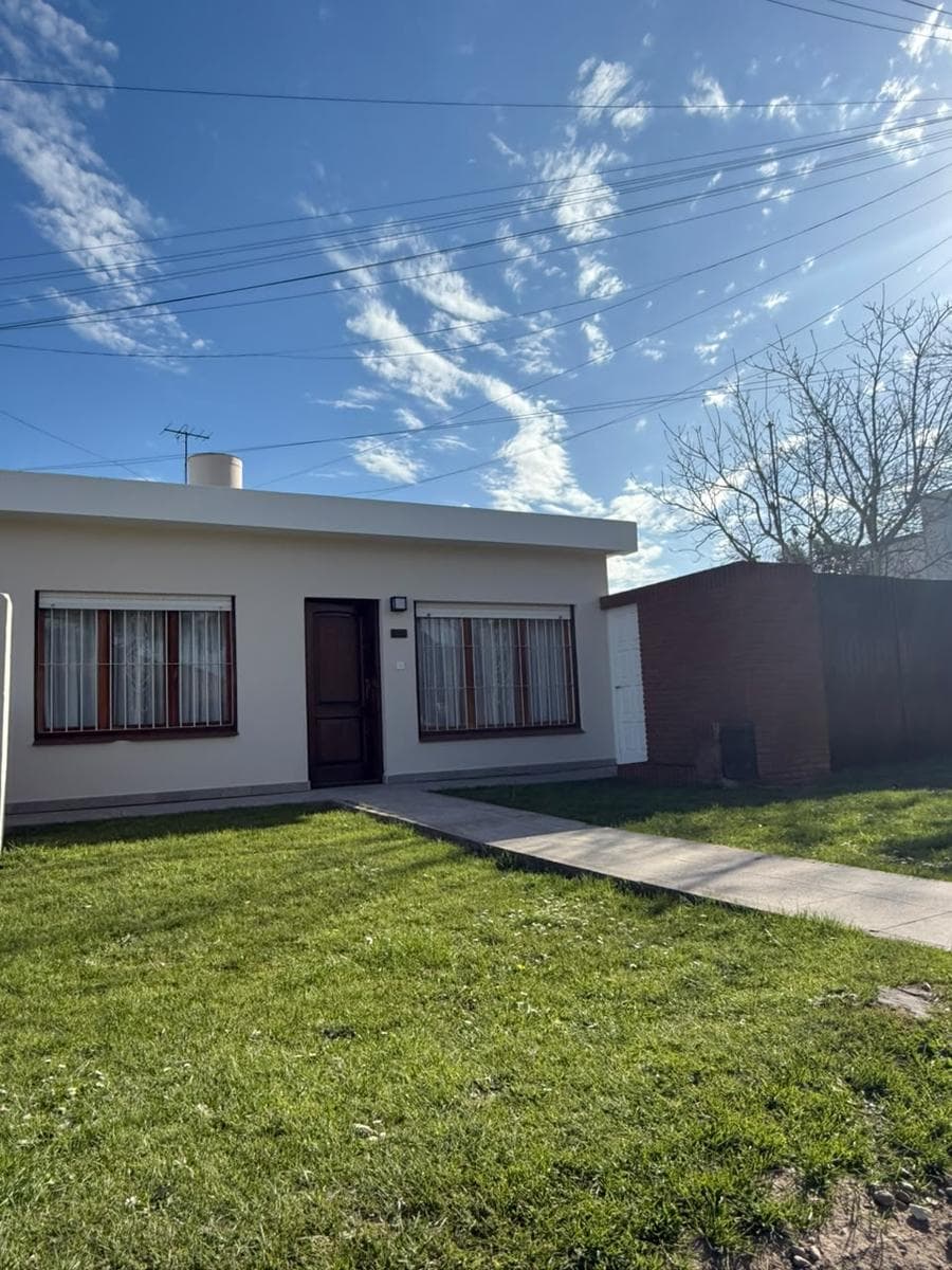 2-bedroom American-style house with a garage in the El Gaucho neighborhood of Mar del Plata