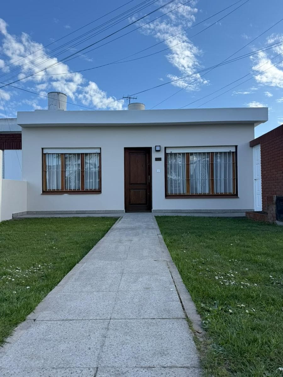 2-bedroom American-style house with a garage in the El Gaucho neighborhood of Mar del Plata