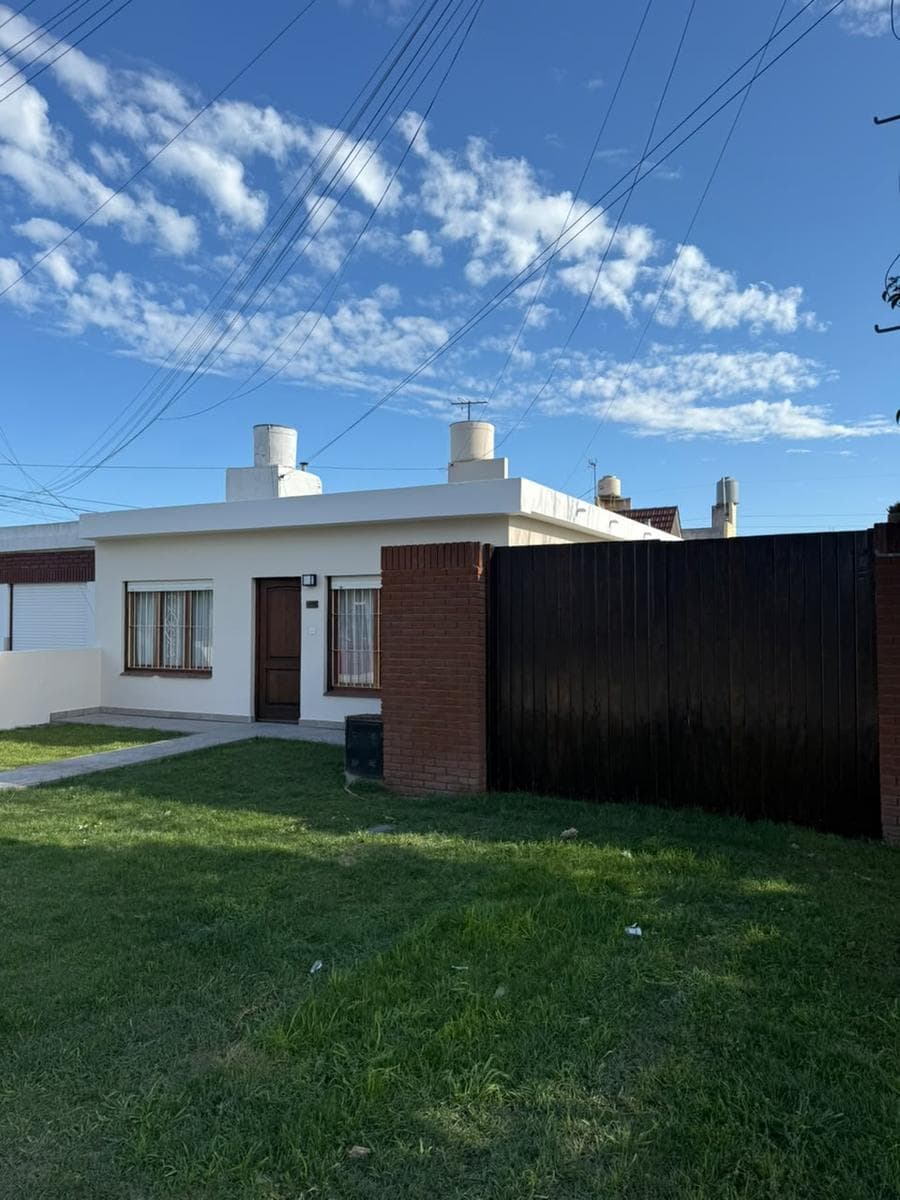 2-bedroom American-style house with a garage in the El Gaucho neighborhood of Mar del Plata