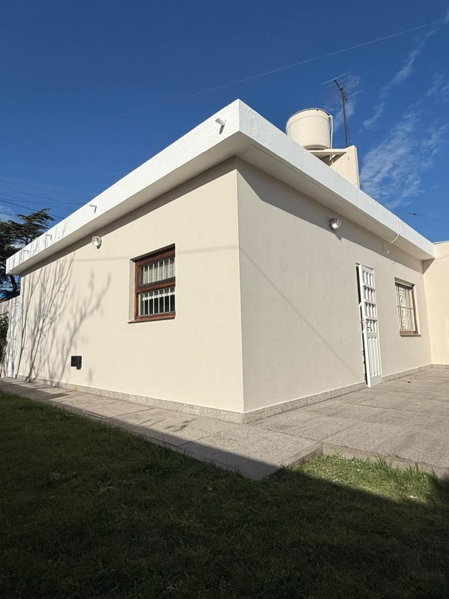 2-bedroom American-style house with a garage in the El Gaucho neighborhood of Mar del Plata