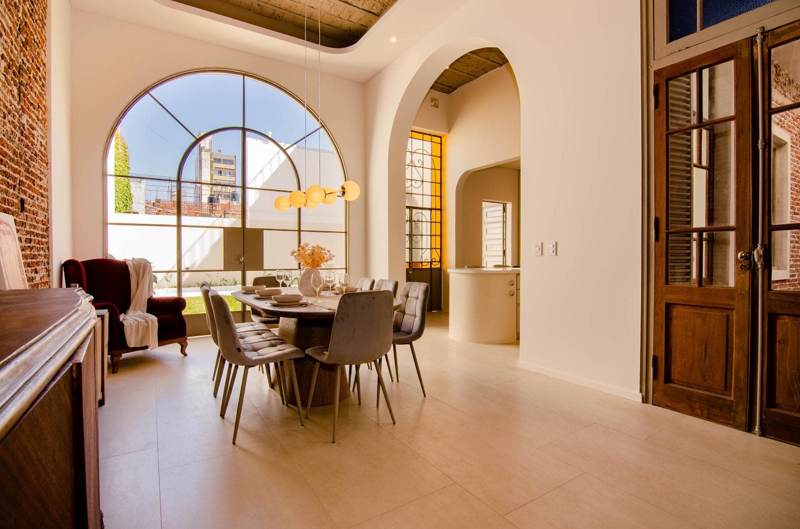 FOR SALE: 4-Bedroom House with Patio, Garden, Porch, and Pool in Abasto - Mitre 2320