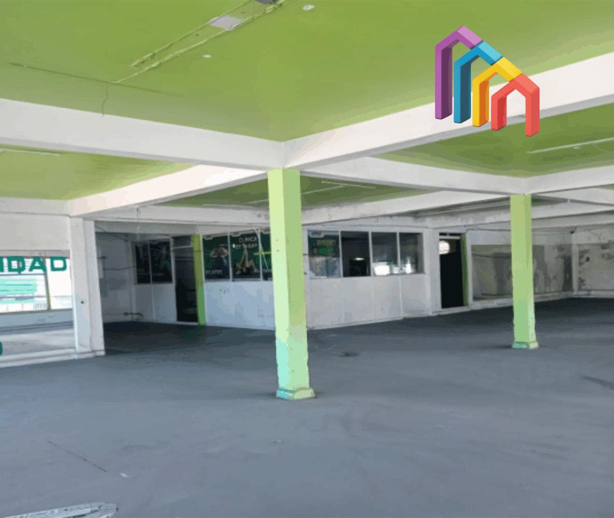 Commercial space for rent at street level on Av. Tláhuac, Iztapalapa.