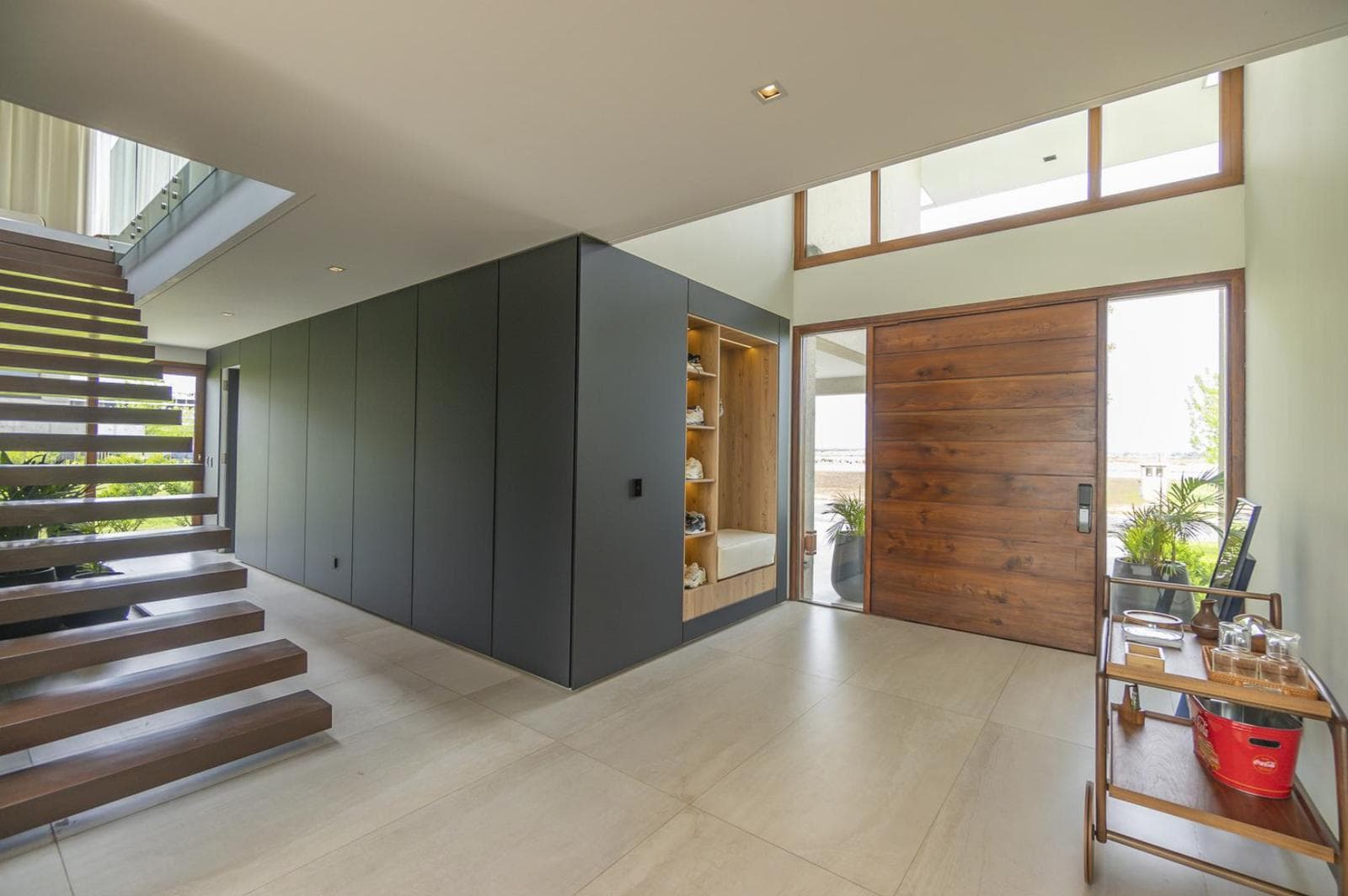 Modern House on the Water, 8 Rooms, 4–5 Bedrooms