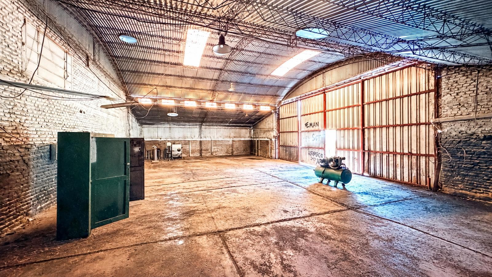 FOR SALE - 250-square-meter warehouse in downtown Funes - Funes, Santa Fe