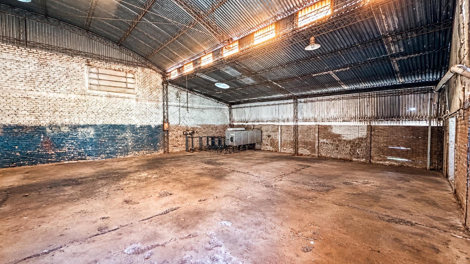 FOR SALE - 250-square-meter warehouse in downtown Funes - Funes, Santa Fe