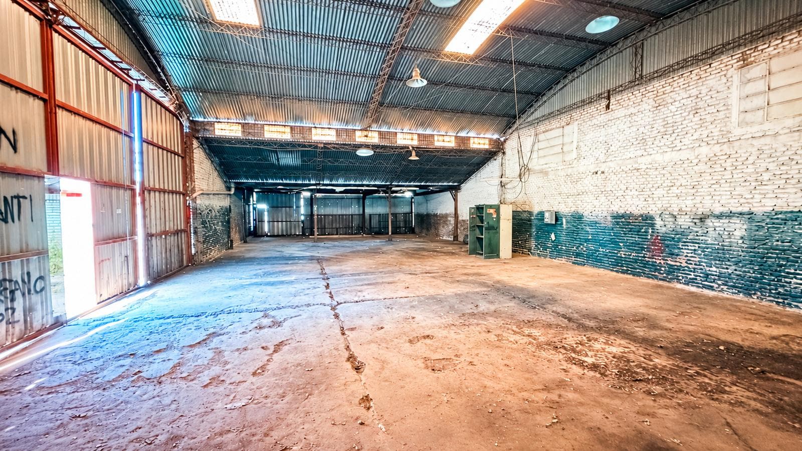 FOR SALE - 250-square-meter warehouse in downtown Funes - Funes, Santa Fe