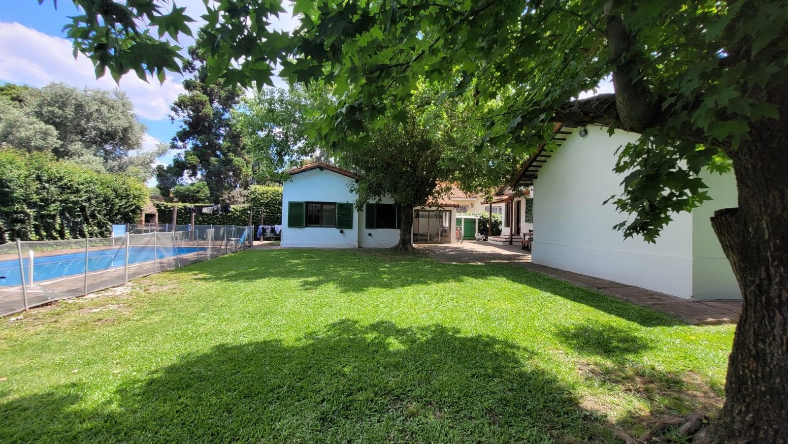 House with Pool for Short-Term Rentals - Pardo 1800 - Bella Vista
