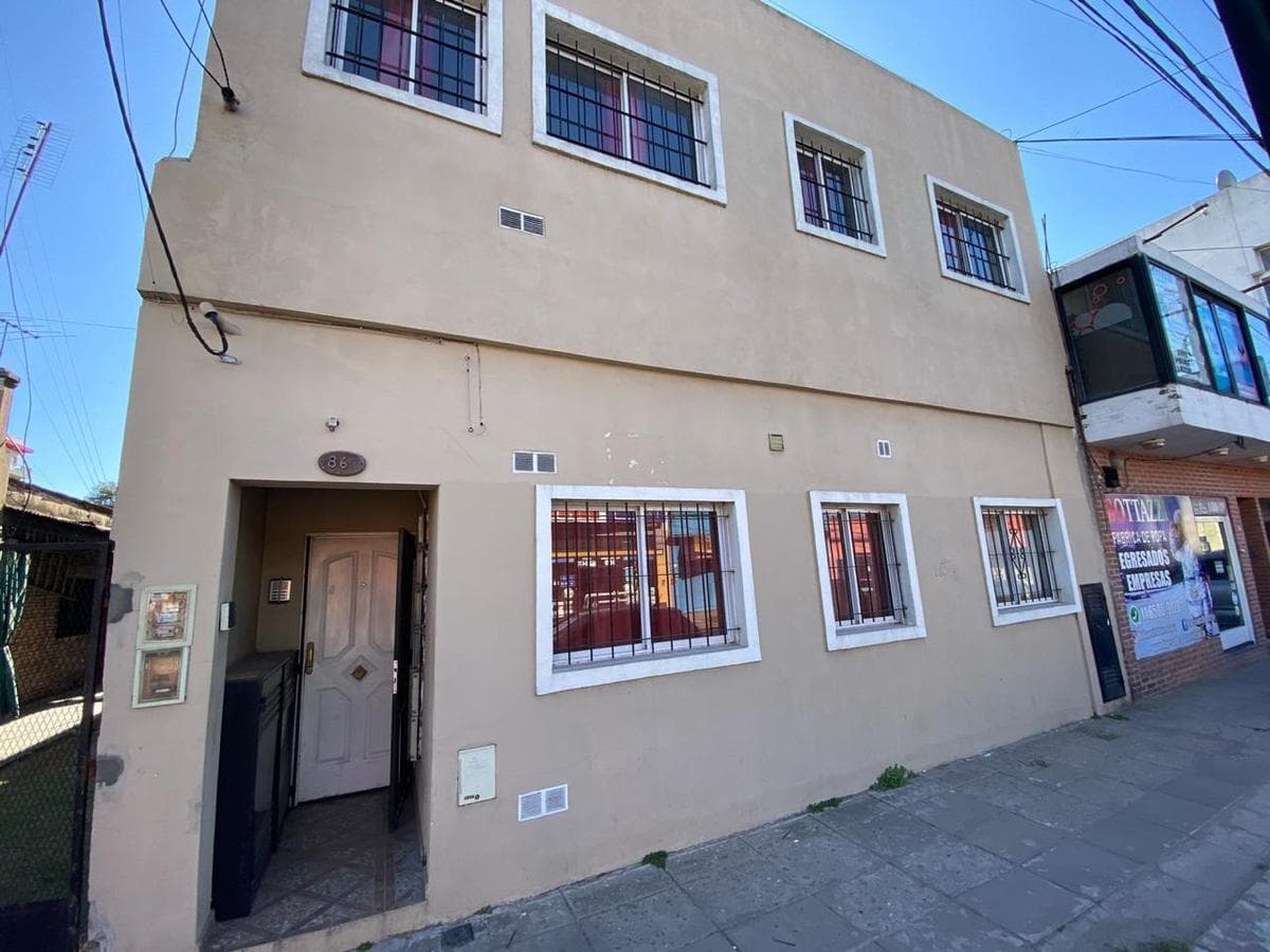 For Rent | Last 2-Room Apartment Available in the Building - Upper Floor, Front-Facing - Downtown Moreno |