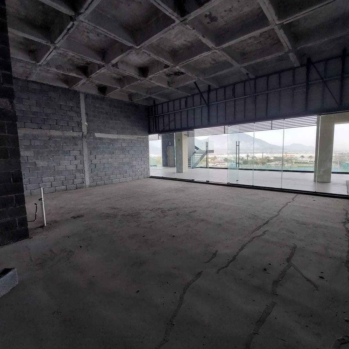 Commercial Space for Rent in Cumbres!!!