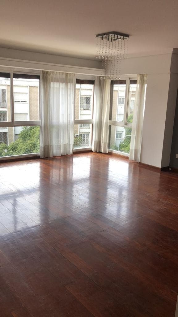 Annual Rental: 5-Bedroom Semi-Apartment on 5th Floor on Av. Libertador, Olivos, Vicente López
