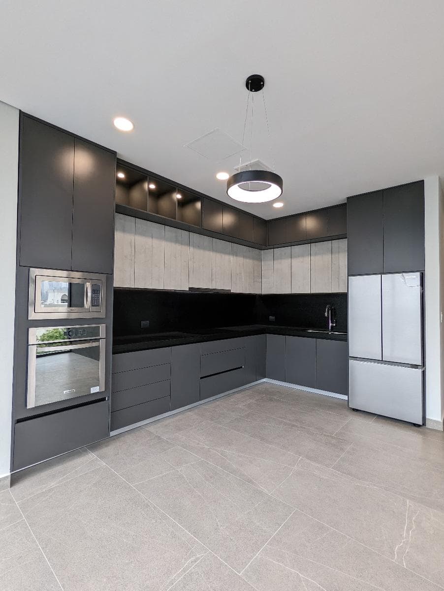 HOUSE FOR SALE IN MIRAVALLE
