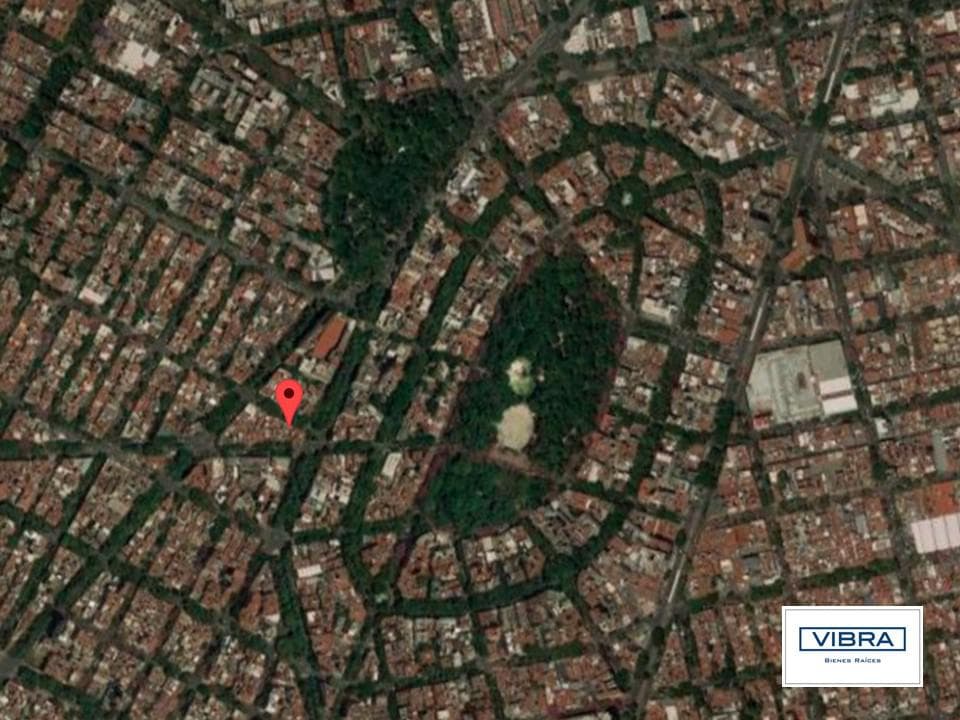 House with ZONING PERMIT for sale in Condesa.