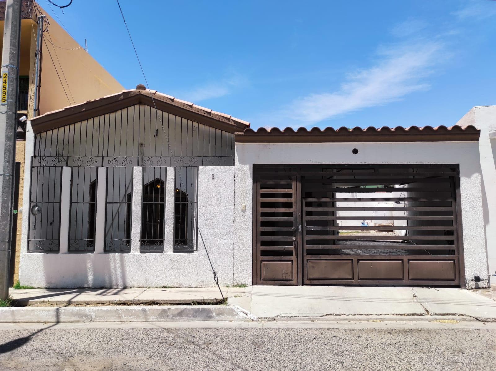 Fully furnished house for sale in a very central location in Colonia Staus, west of Hermosillo