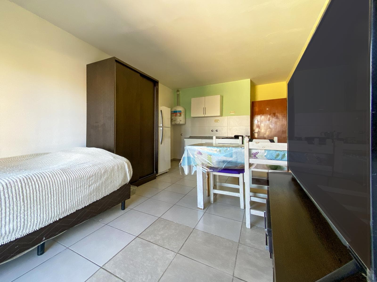 FOR SALE - Studio apartment with private terrace - Pichincha, Rosario.
