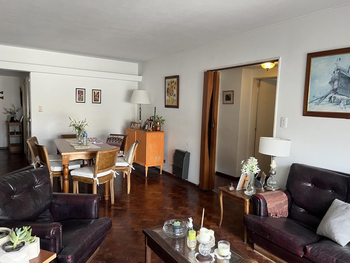 FOR SALE - 2-bedroom apartment with a balcony facing the back of the building - Downtown, Rosario.