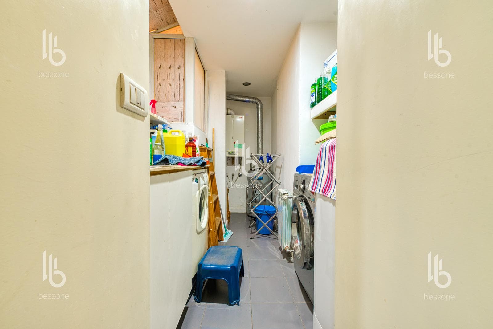 3-Room Refurbished Apartment in Plaza Colón with Outdoor Balcony