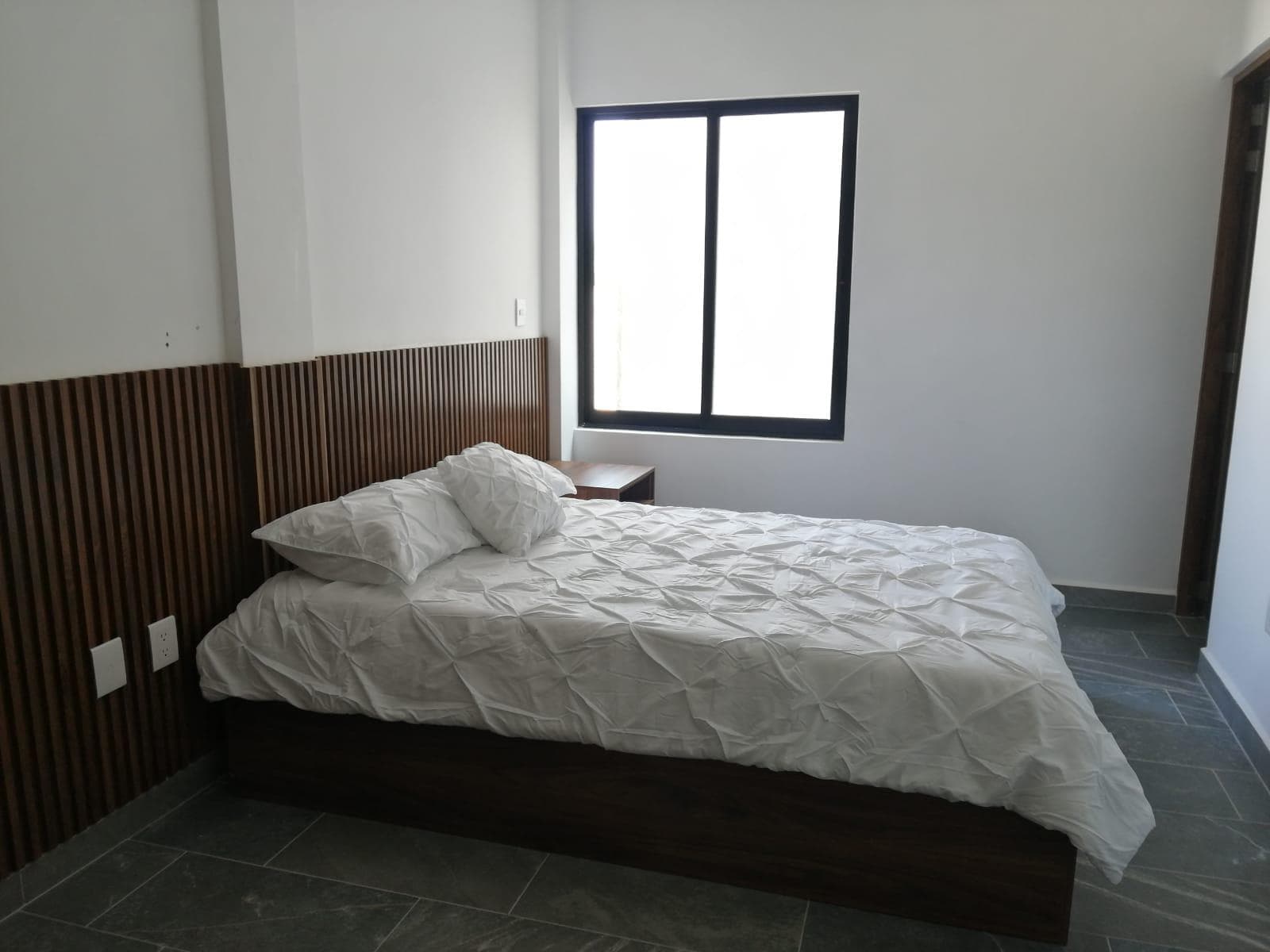 Departamento Amueblado en 4to piso en Torre Neruda