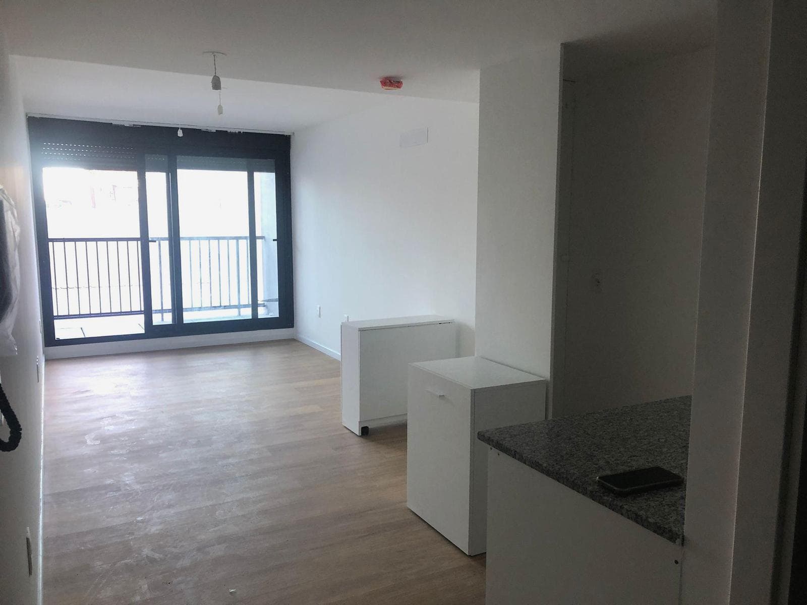 Studio Apartment for Rent with a Balcony in Downtown Montevideo.