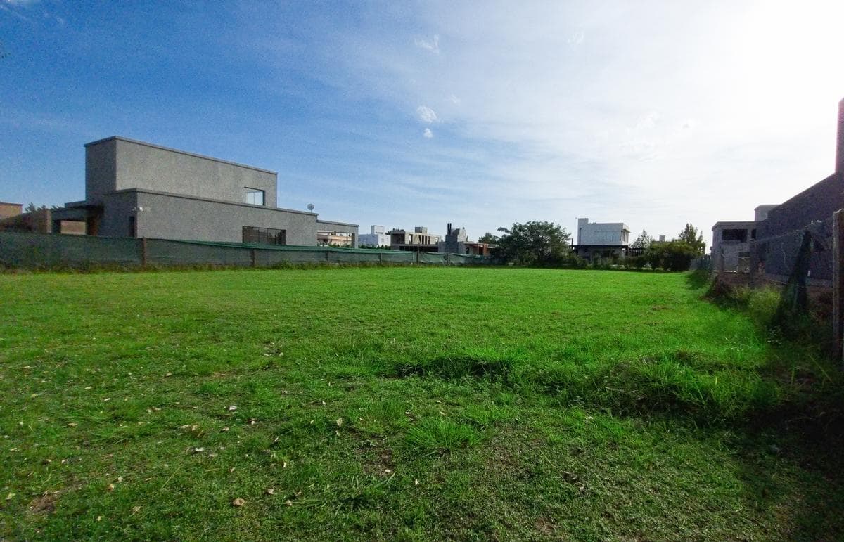 Land Opportunity: Lot in Puerto Roldán, 927 m², with Title Deed