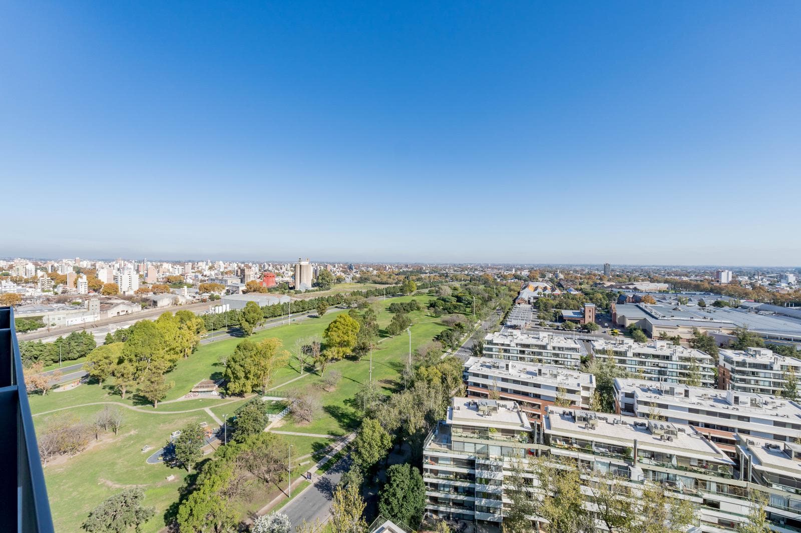 FOR SALE - Premium 1-Bedroom Apartment - With Parking Space - Puerto Norte, Rosario.