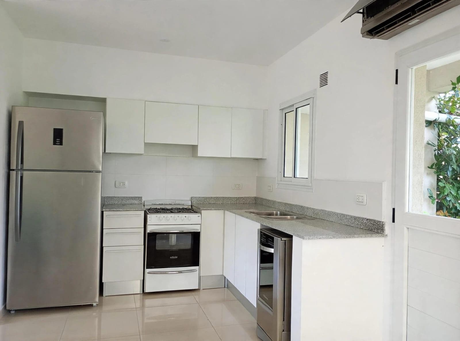 4-Room House for Sale in the La Angélica Pilar Neighborhood