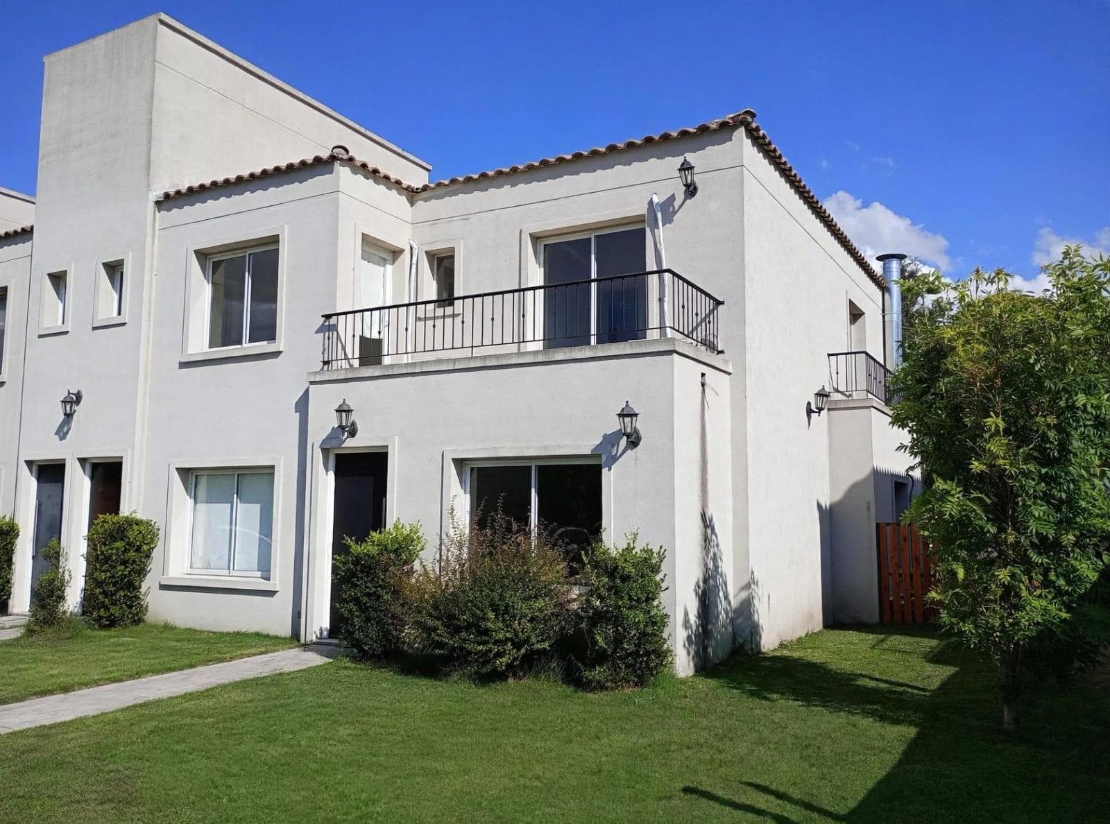 4-Room House for Sale in the La Angélica Pilar Neighborhood