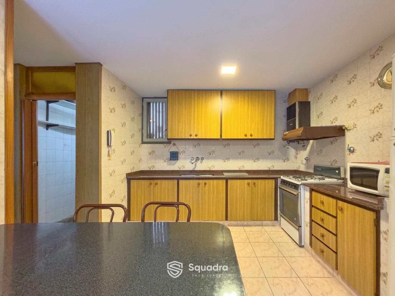 VENTA - Casa de Pasillo Única de 2 Dormitorios con Patios - Barrio Azcuenaga, Rosario.
