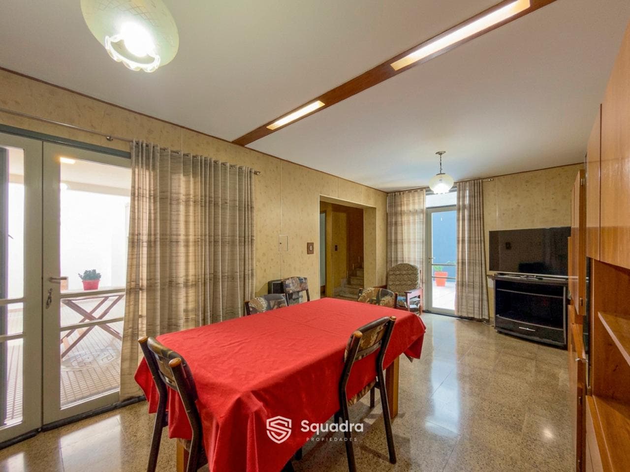 VENTA - Casa de Pasillo Única de 2 Dormitorios con Patios - Barrio Azcuenaga, Rosario.
