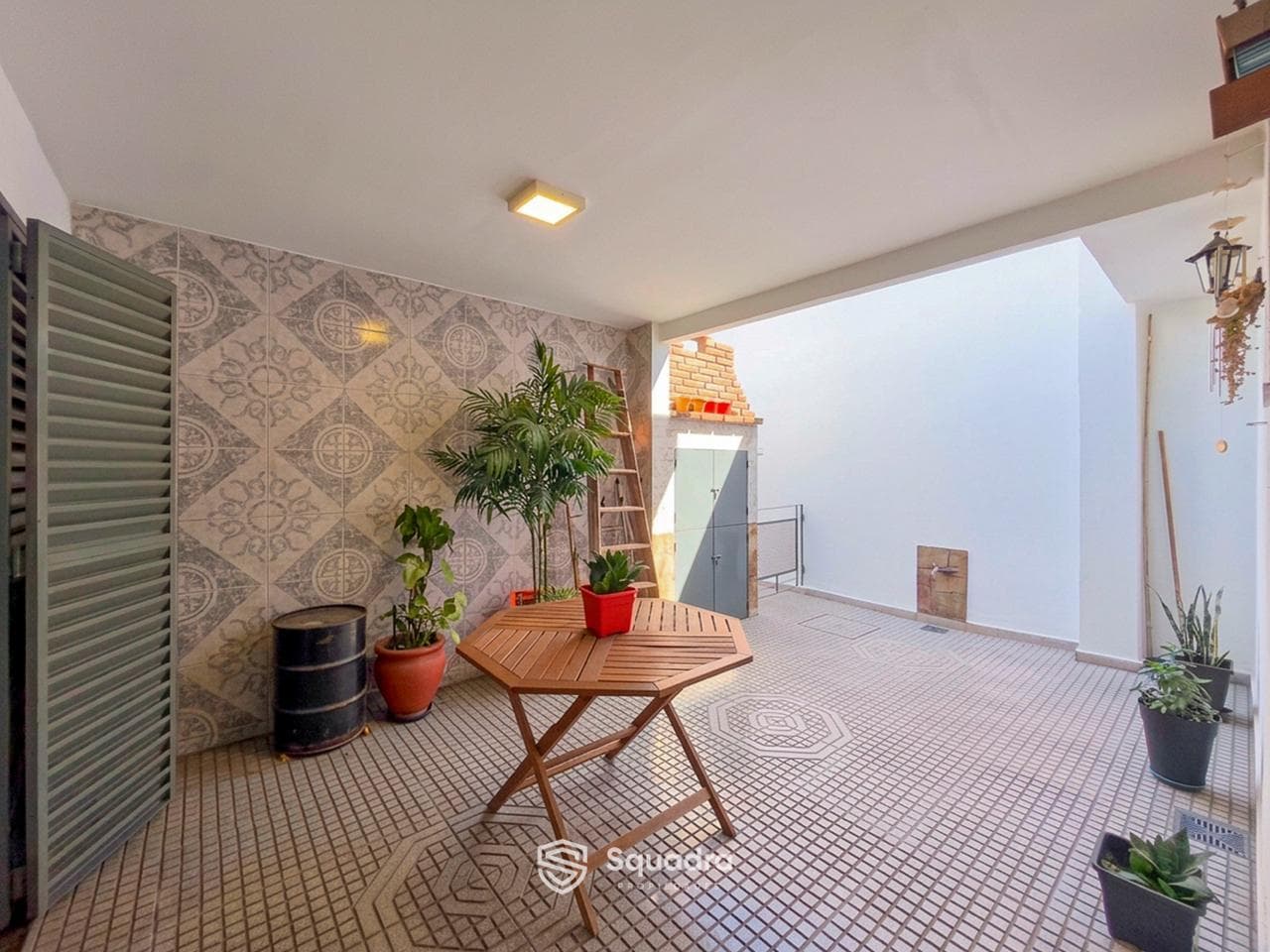 VENTA - Casa de Pasillo Única de 2 Dormitorios con Patios - Barrio Azcuenaga, Rosario.