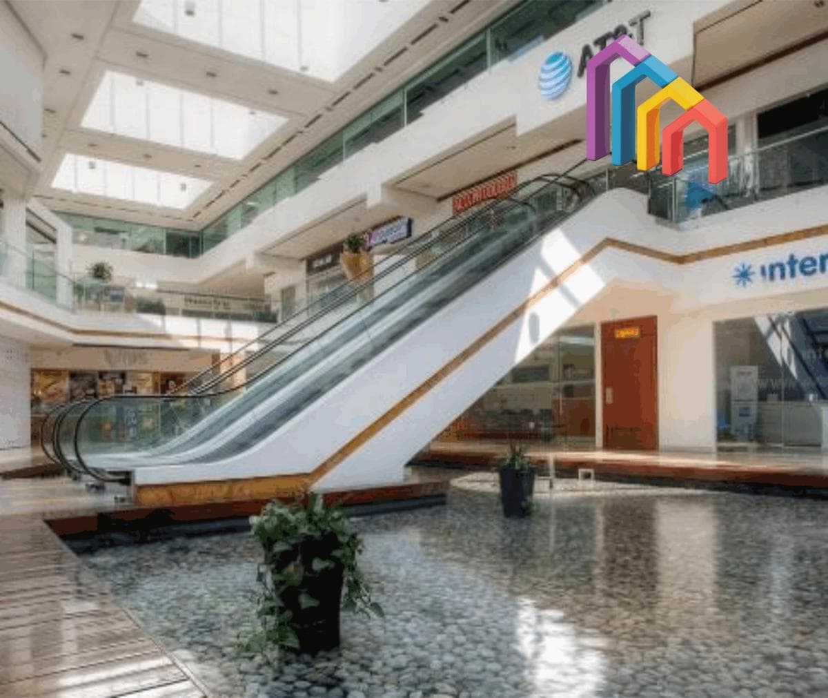 Plaza Victoria Shopping Center