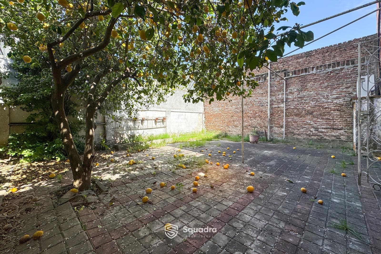 VENTA - Casa 4 dormitorios, patio terraza y parrillero - Jorge Cura, Rosario
