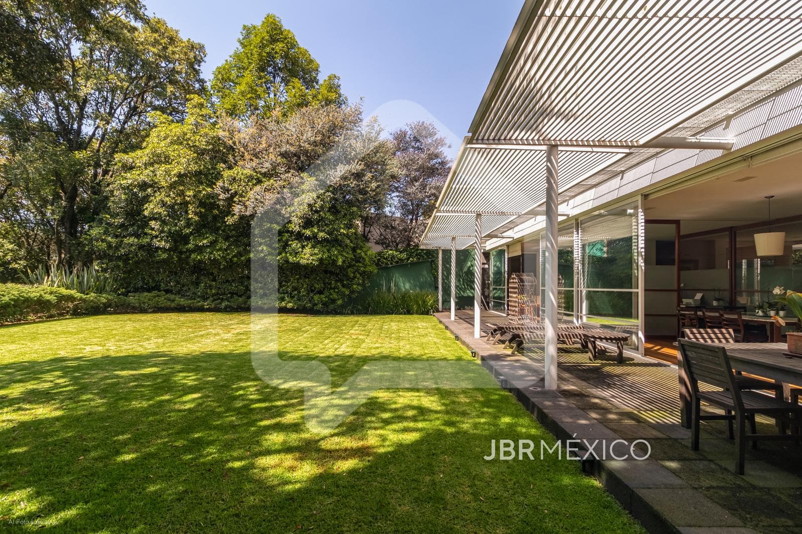 HOUSE FOR SALE ON A PRIVATE STREET IN CONTADERO, SURROUNDED BY WOODS