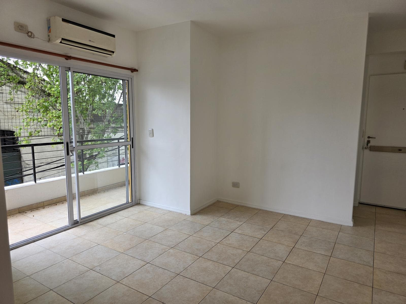 Rafaela 4300: Immaculate 2-bedroom apartment for rent with a front-facing balcony