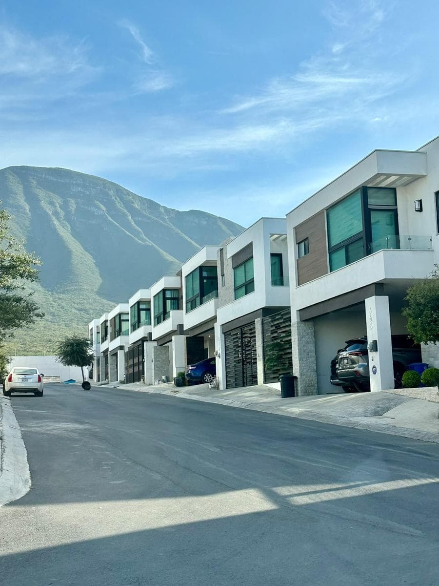 FULLY FURNISHED HOUSE FOR SALE IN VALLE DE CUMBRES, PICACHO-GARCIA PREMIER SECTOR