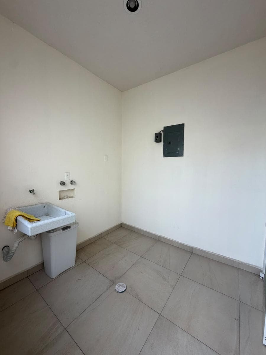 Single-Story House at Los Naranjos Golf Club