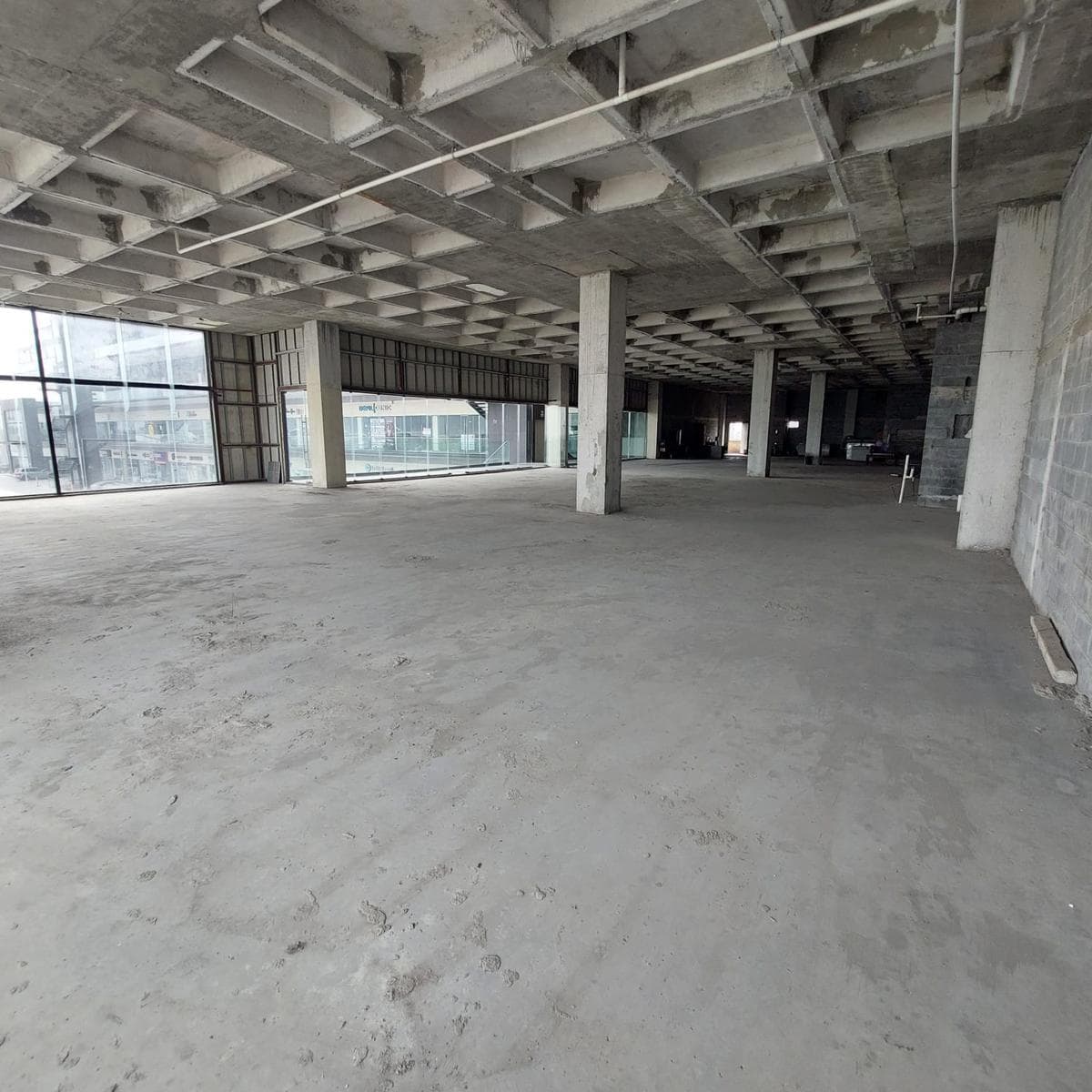 COMMERCIAL SPACE FOR RENT IN CUMBRES