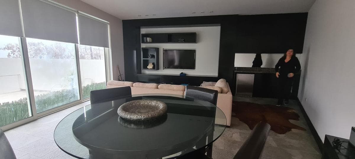 COLONIAL-STYLE HOUSE FOR SALE IN LA SIERRA