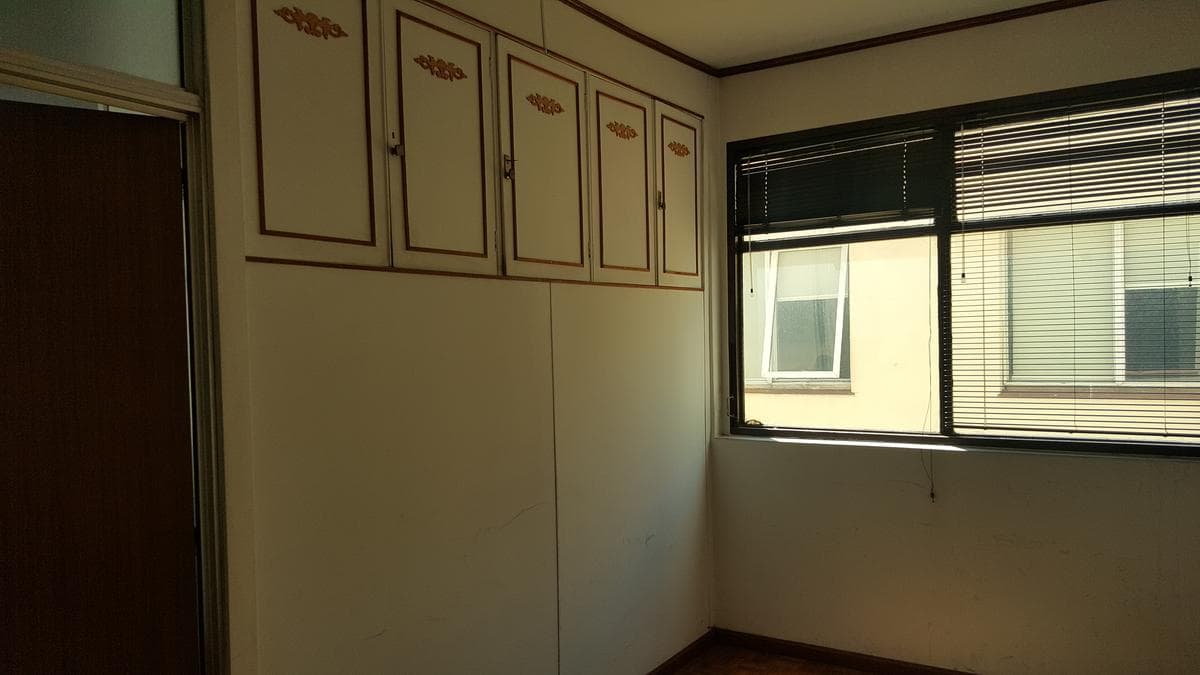 BRIGHT, UPPER-FLOOR OFFICE FOR SALE - SAN NICOLÁS - READY TO USE - SCHOOL OF ECONOMIC SCIENCES
